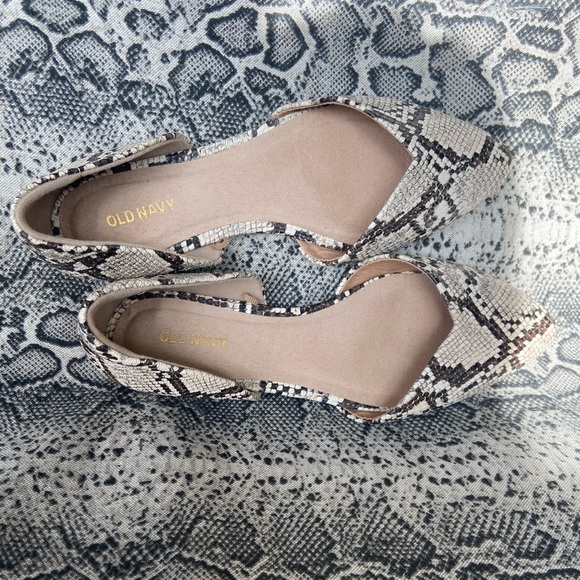 Old Navy snake print pointed toe flats NWOT - Picture 7 of 9